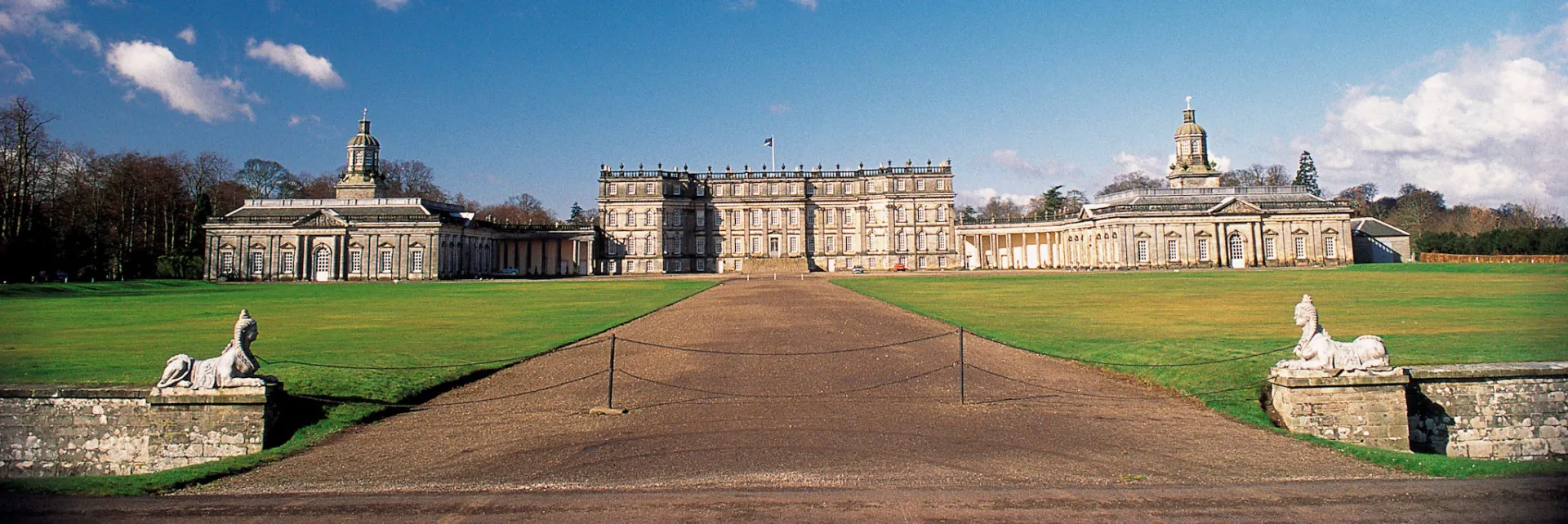 Hopetoun House driveway, Scotland © VisitScotland / Paul Tomkins