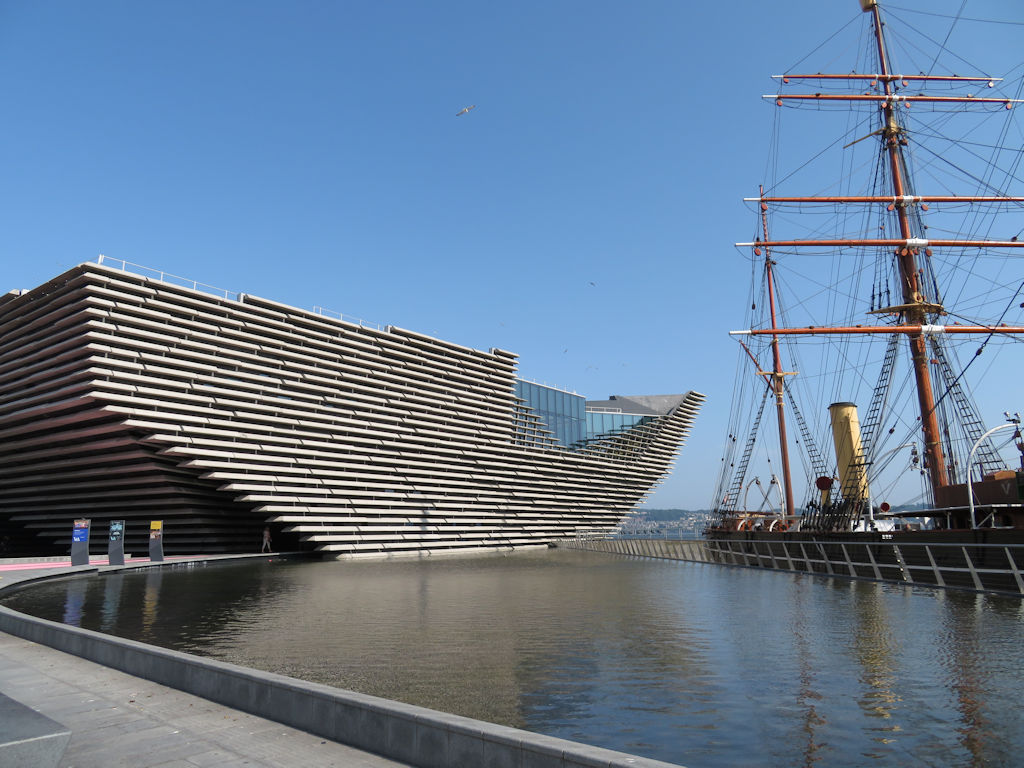 V&A museum and RRS Discovery in Dundee