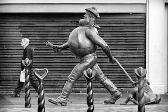 Desperate Dan sculpture, Dundee