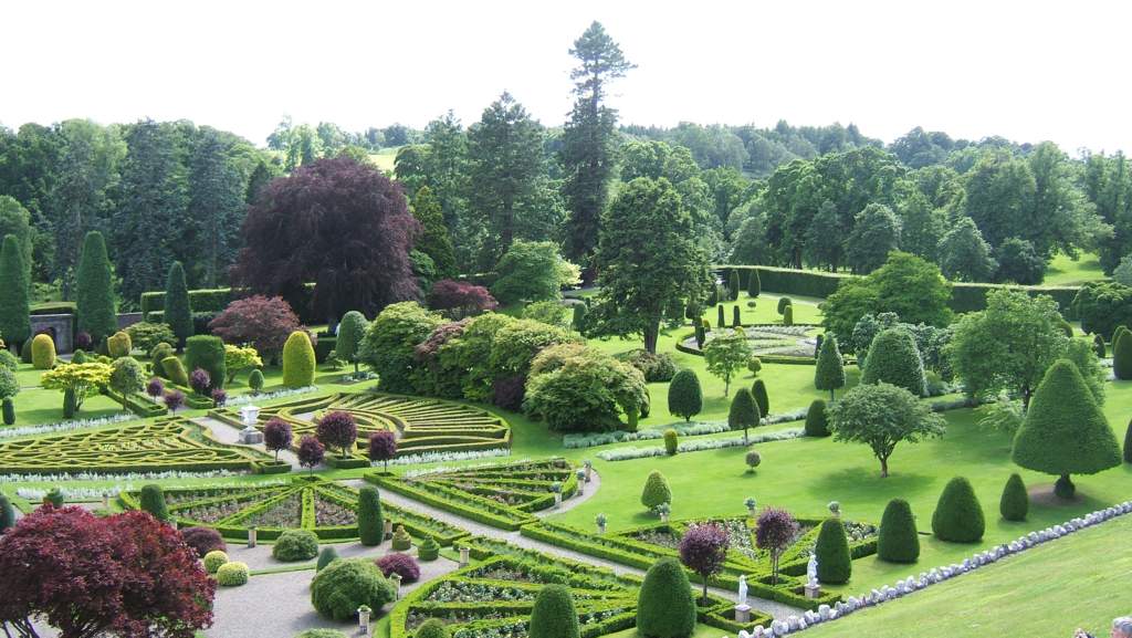 Drummond Castle Gardens